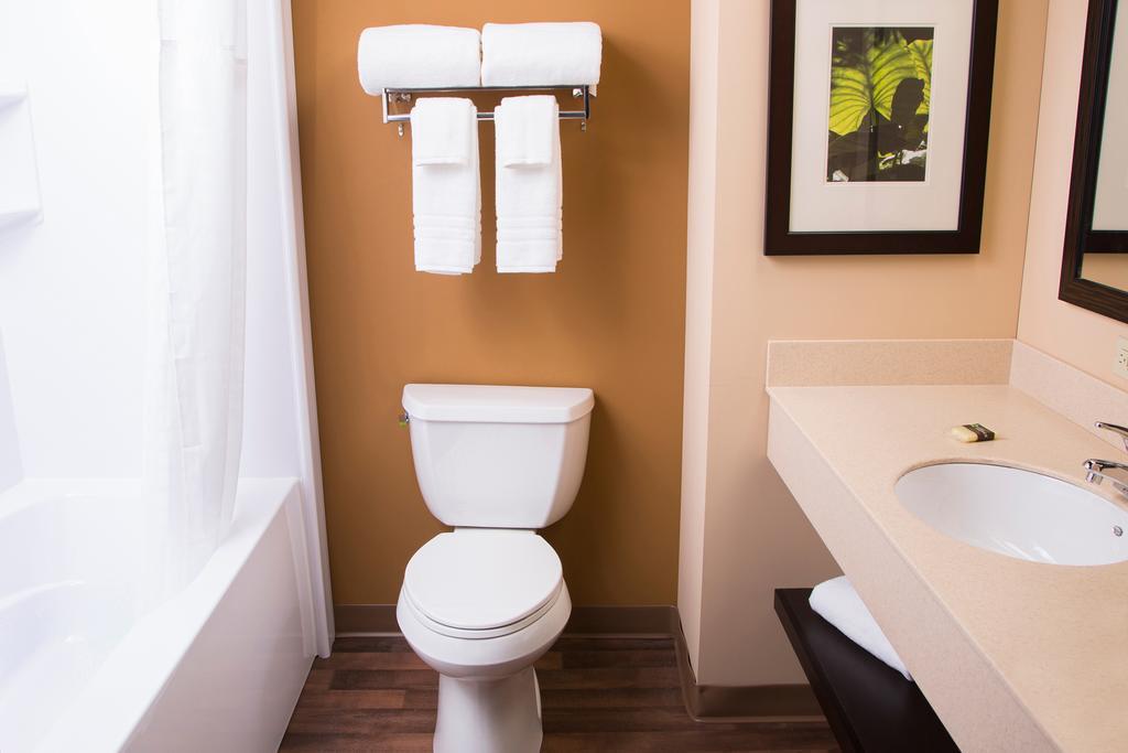 Extended America - Philadelphia - - Welsh Rd Hotel Horsham